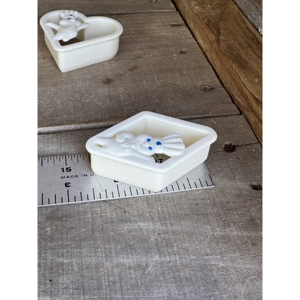 Vintage 1992 Pillsbury Doughboy Set of 4 Cookie Cutters shapes Heart Moon baking